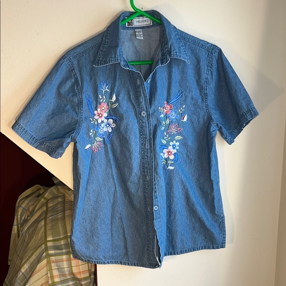 Embroidered Denim Short‎ Sleeved Shirt with Floral Design